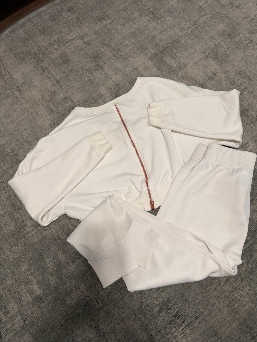 Nike Air Rally Crop Sweatshirt & Air Fleece Jogger Set White/Rose Gold Swoosh - Picture 2 of 8